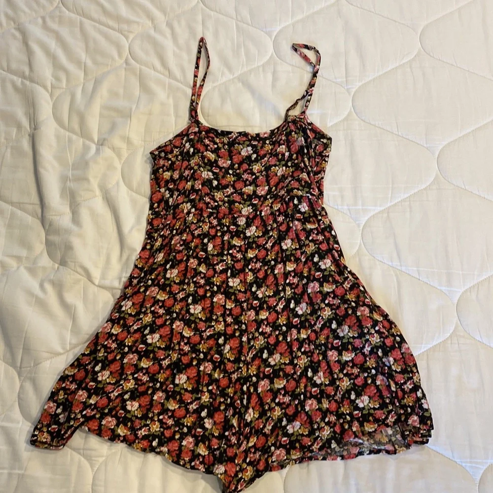 Express Flowered Romper - Picture 4 of 4